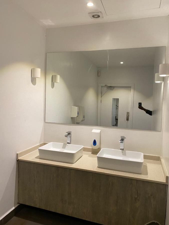 One Bedroom Apartment At A Embassy Gardens Cantonments Akkra Exterior foto